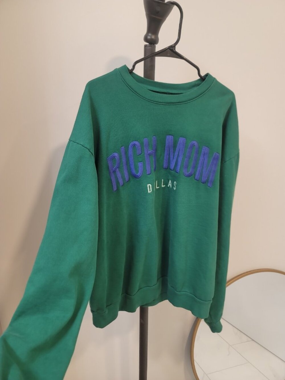 Rich Mom Dallas Sweatshirt Limited Edition Embroidered Green Size XL